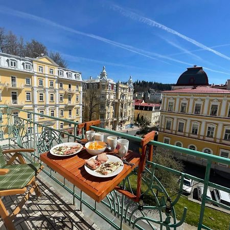 2 balconies above colonnade apartment Mariánské Lázně Exterior foto