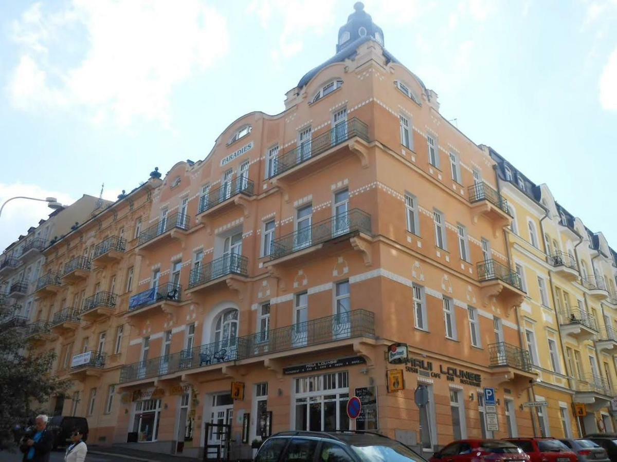 2 balconies above colonnade apartment Mariánské Lázně Exterior foto